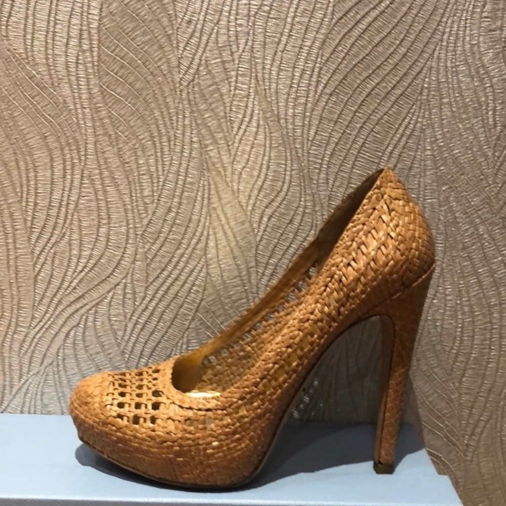 Prada Tan Platform Pump - Picture 2 of 4